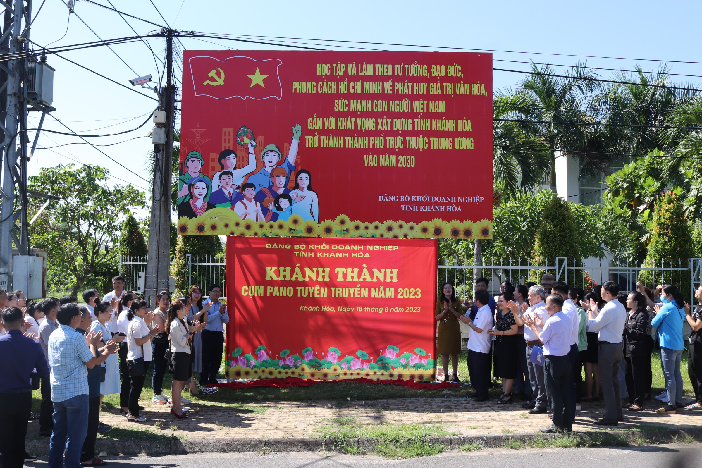 Lễ khánh thành cụm pano tuyên truyền của Đảng ủy Khối Doanh nghiệp Khánh Hòa