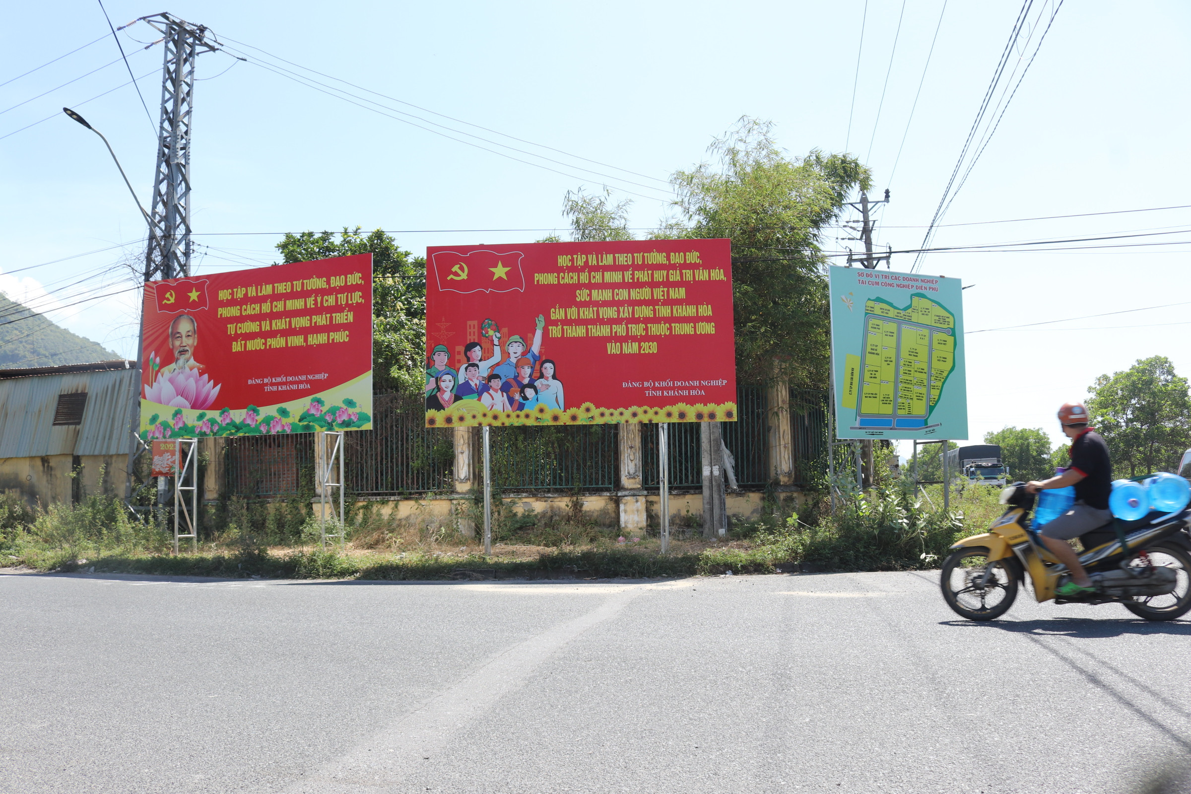 Pano tuyên truyền tại Cụm Công nghiệp Diên Phú, Khánh Hòa
