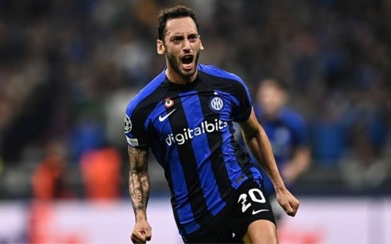 Hakan Calhanoglu là bộ não thiên tài trong lối chơi của Inter Milan