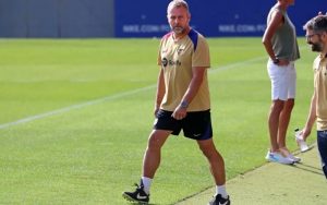 Hansi Flick bắt đầu công cuộc khôi phục lại hào quang cho Barcelona