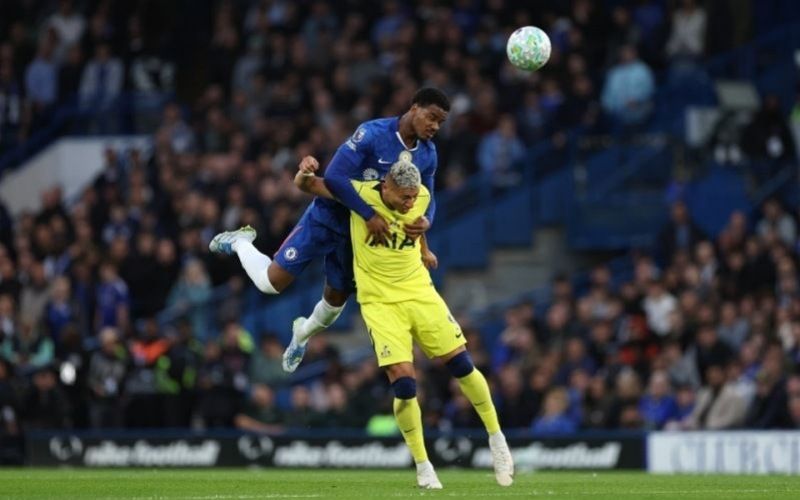 Kỹ Thuật Chạy Chỗ Blind-Side Nghệ Thuật Xâm Nhập Phía Sau Lưng Hậu Vệ