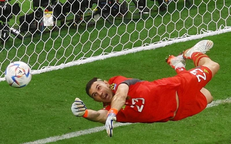 Phân tích khả năng phản xạ xuất thần và tâm lý bắt phạt đền của thủ môn Martinez