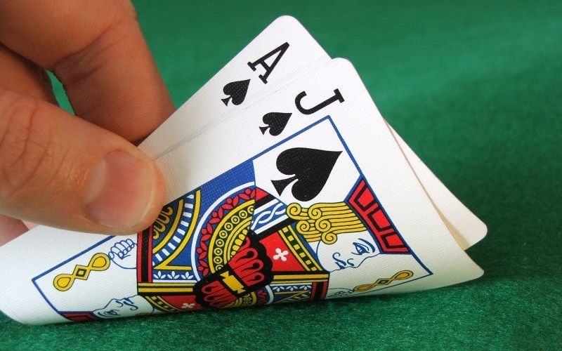 Ý nghĩa các thuật ngữ cược phụ phổ biến trong trò Blackjack