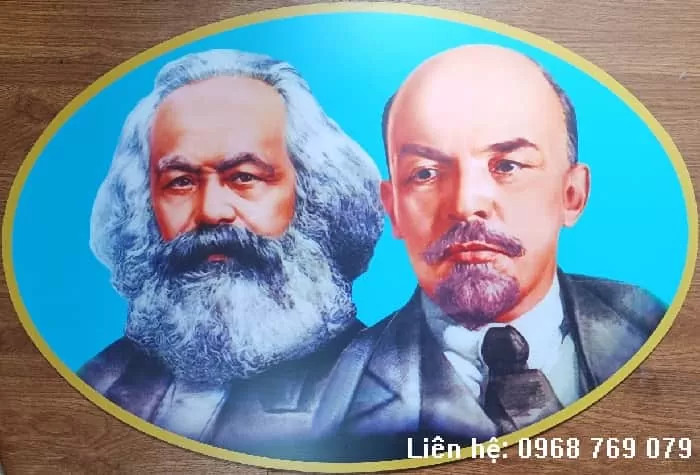 Ảnh chân dung Các Mác và V.I. Lênin thể hiện sự tôn kính