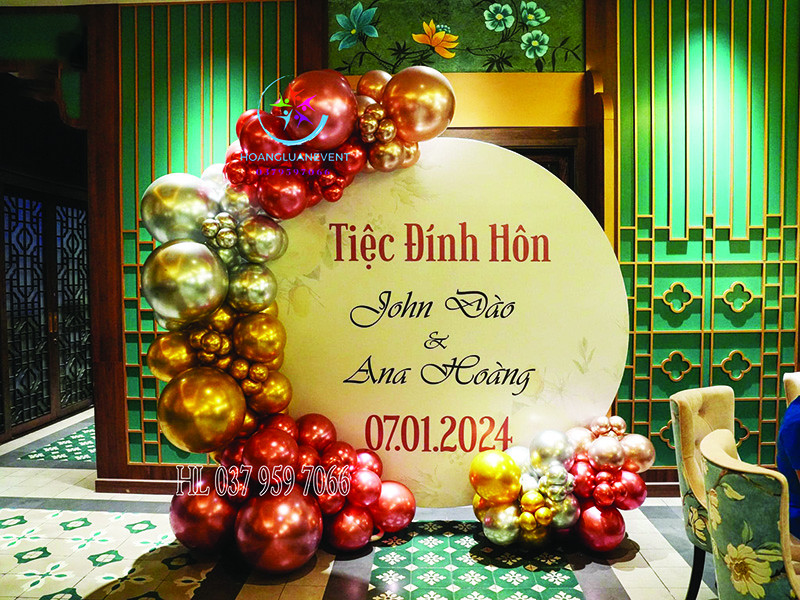 Trang trí backdrop lễ ăn hỏi với bóng bay