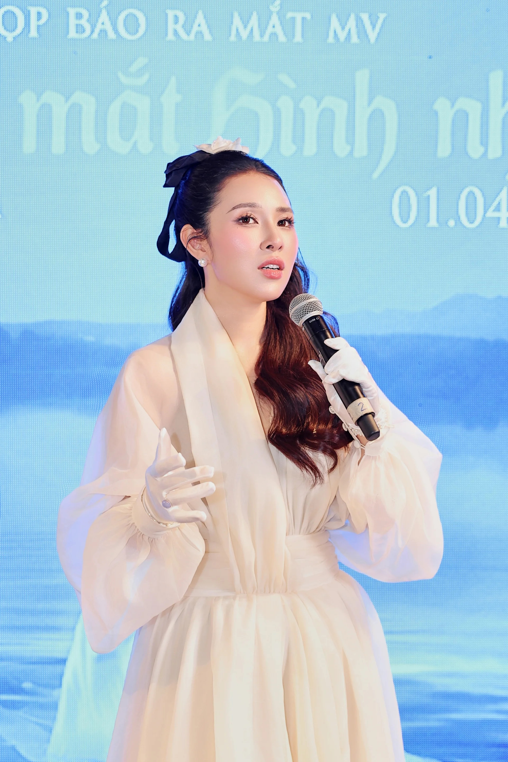 Bảo Trâm Idol với tạo hình nhân vật trong MV "Nước mắt hình nhân"