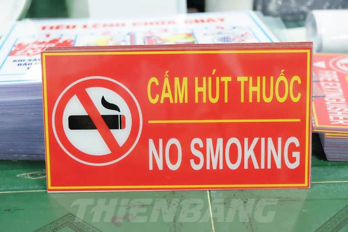 Biển cấm hút thuốc lá nơi công cộng làm bằng nhựa Mica
