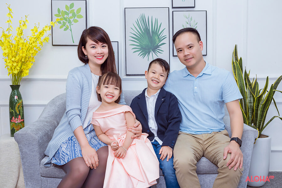 Mặc quần áo đời thường khiến cho không khí gần gũi hơn