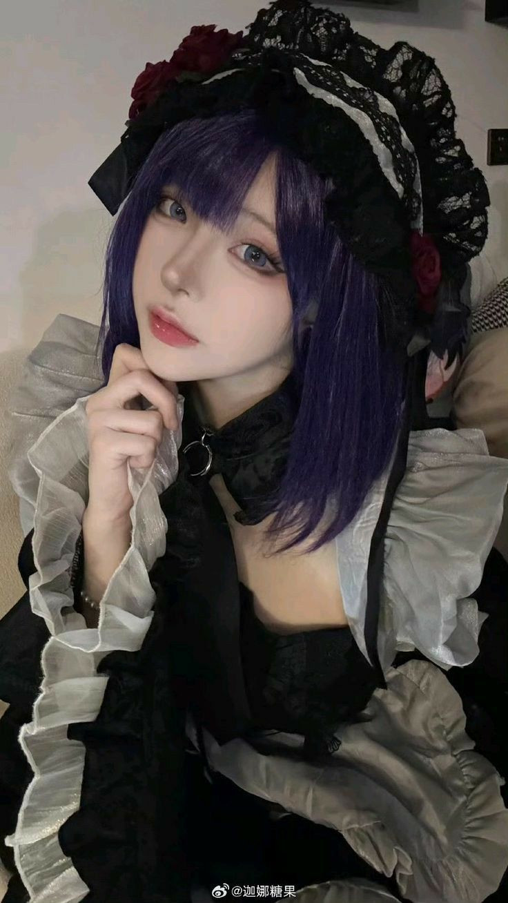 Bộ ảnh cosplay anime nữ với phong cách quyến rũ và ánh sáng nghệ thuật