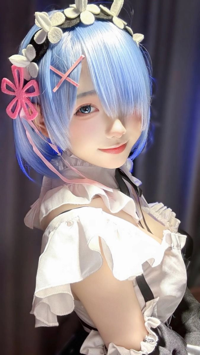 Cosplayer hóa thân phong cách dễ thương với trang phục anime nữ màu sắc tươi sáng