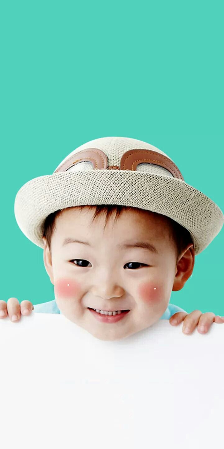 Đôi mắt to tròn đen lái như biết nói của thiên thần nhỏ này chắc chắn sẽ làm bạn xao xuyến