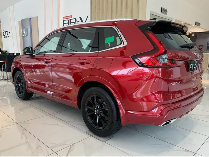 Góc nhìn từ phía sau của Honda CR-V Hybrid 2024