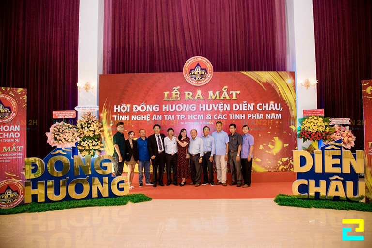 Nội dung trên phông nền cần được sắp xếp hợp lý, tránh nhồi nhét quá nhiều thông tin gây rối mắt