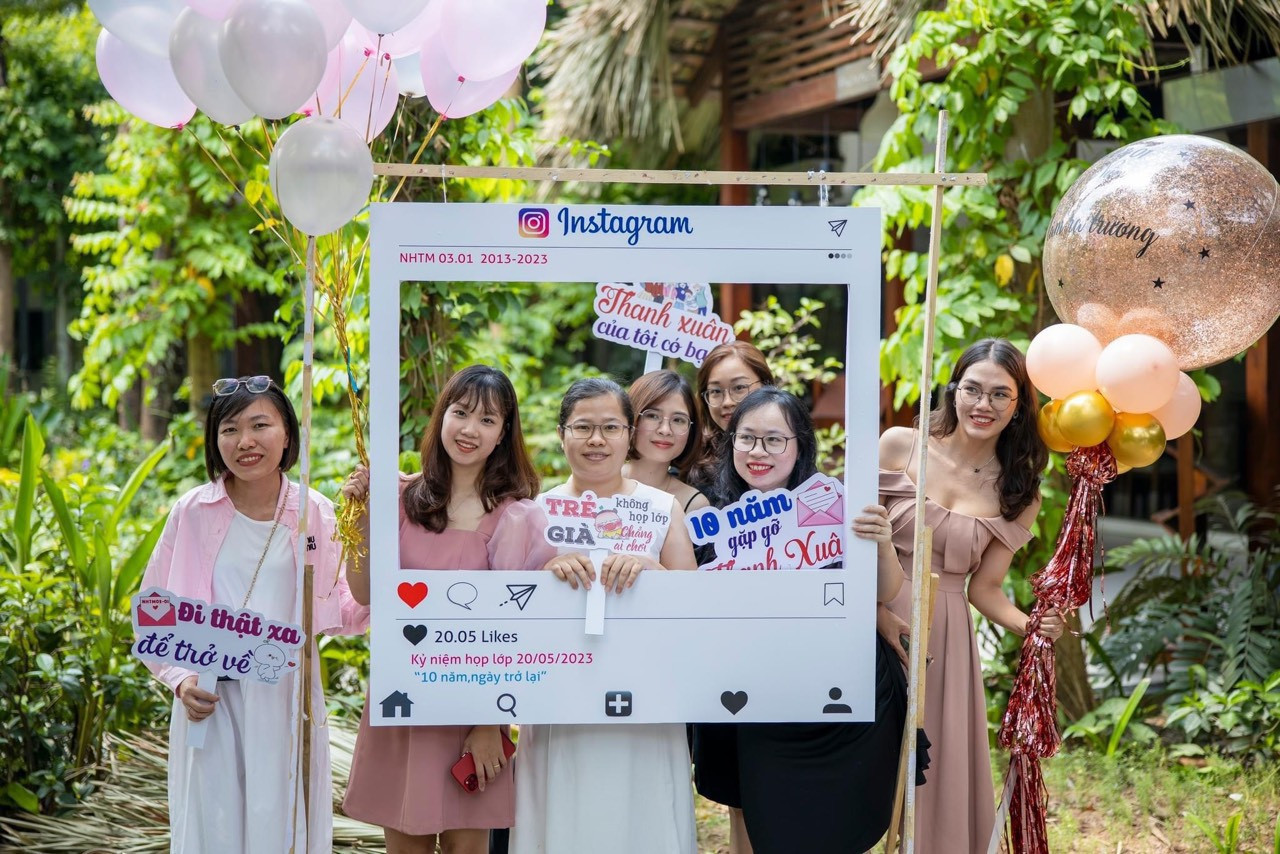 Hashtag họp lớp, khung check in họp lớp