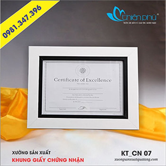 Khung giấy chứng nhận màu vàng