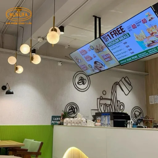 Menu dạng biển giúp khách hàng dễ dàng nhìn và lựa chọn món