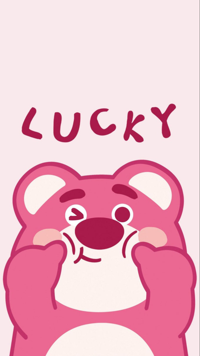 Gấu dâu Lotso đáng yêu với thân hình tròn trịa trên nền màu hồng ngọt ngào