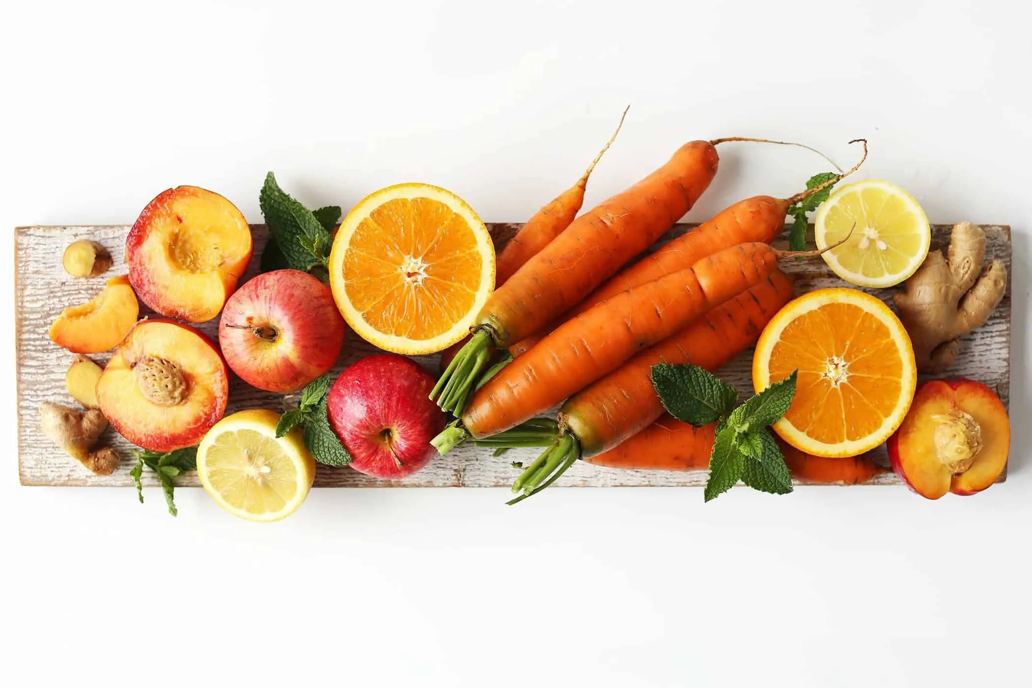 Nước ép mix cà rốt, chanh, táo và đào thanh mát