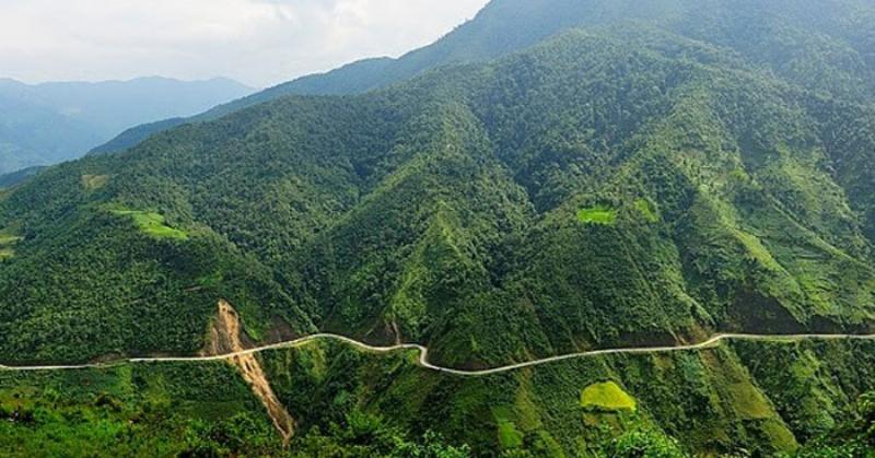 Phân tích bài thơ Qua Đèo Ngang qua hình ảnh thiên nhiên núi rừng hùng vĩ lúc hoàng hôn