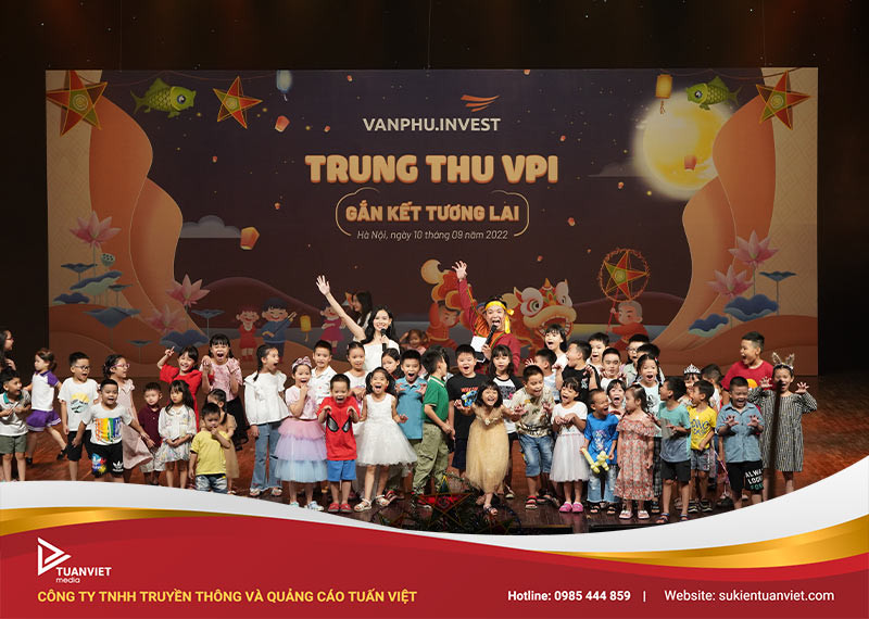 Ngoài cho thuê khung backdrop Trung thu. Tuấn Việt còn là đơn vị tổ chức Trung thu trọn gói chuyên nghiệp với giá tốt hàng đầu Hà Nội