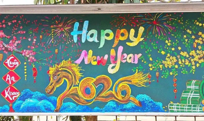 Trang trí bảng Tết 2026 Bính Ngọ đơn giản mà đẹp