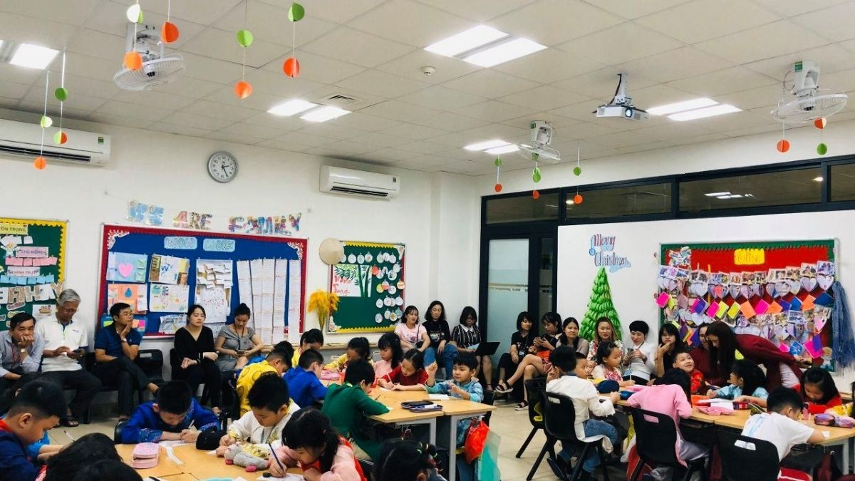 Tải về mẫu trang trí lớp hạnh phúc