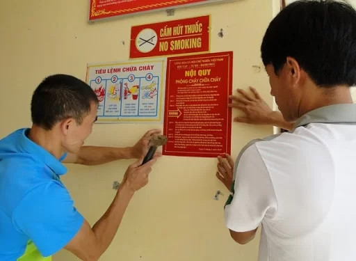 Hướng dẫn cách treo bảng nội quy phòng cháy chữa cháy
