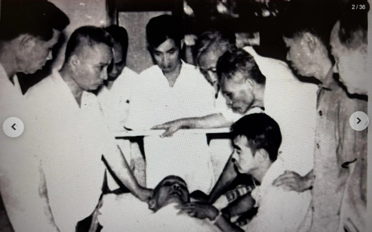 Lãnh đạo Đảng và Nhà nước, cùng các y bác sĩ trong giây phút Chủ tịch Hồ Chí Minh lâm chung tại Nhà 67