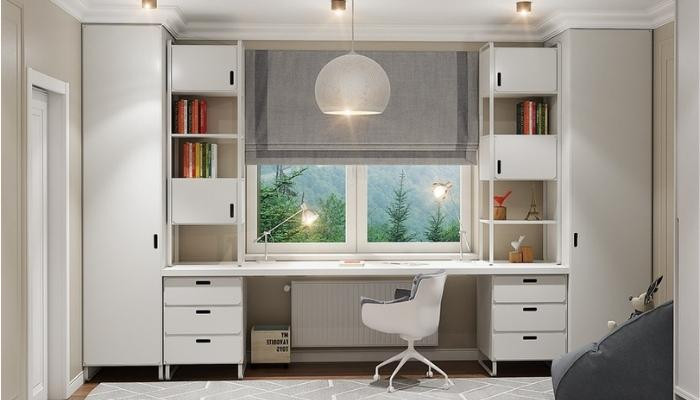 Bàn học tập gọn gàng với đèn bàn và máy tính, minh họa những yếu tố cần lưu ý khi decor.