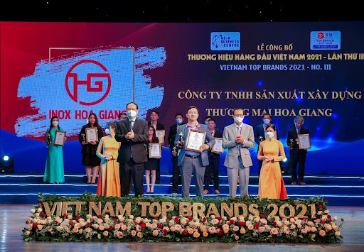 Thép không gỉ Hoa Giang đang thi công trong một dự án xây dựng