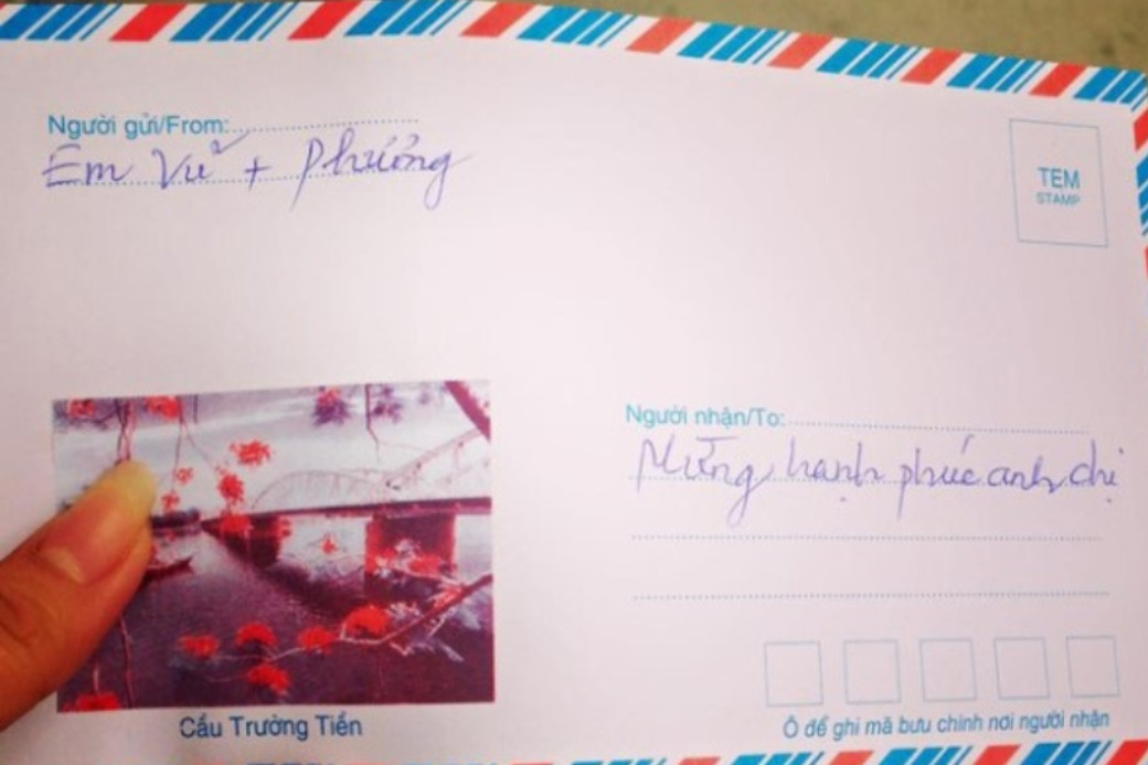 Kiểm tra kỹ thông tin và dán phong bì chắc chắn trước khi gửi